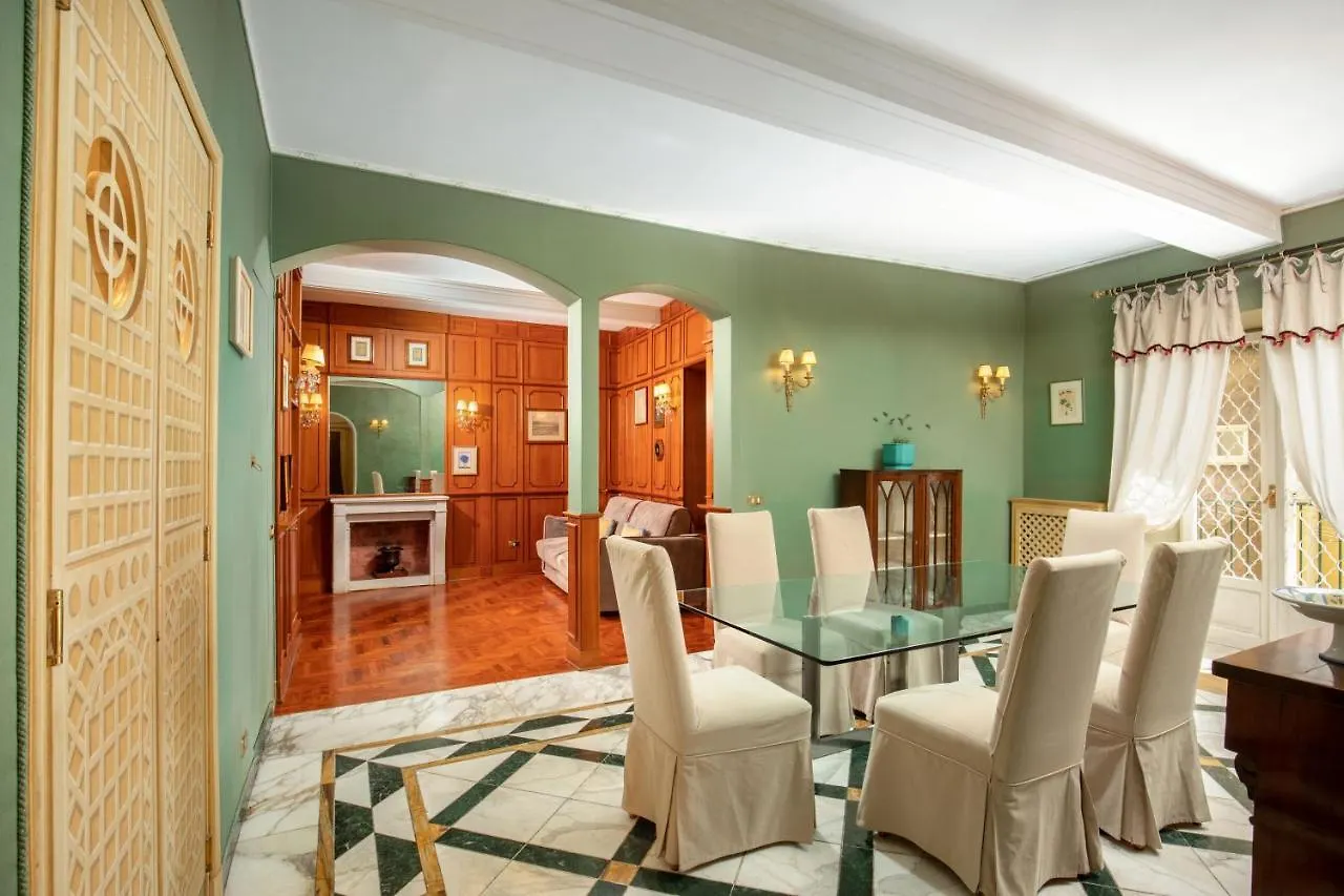 Condotti Spanish Steps Ambassador Apartment Рим