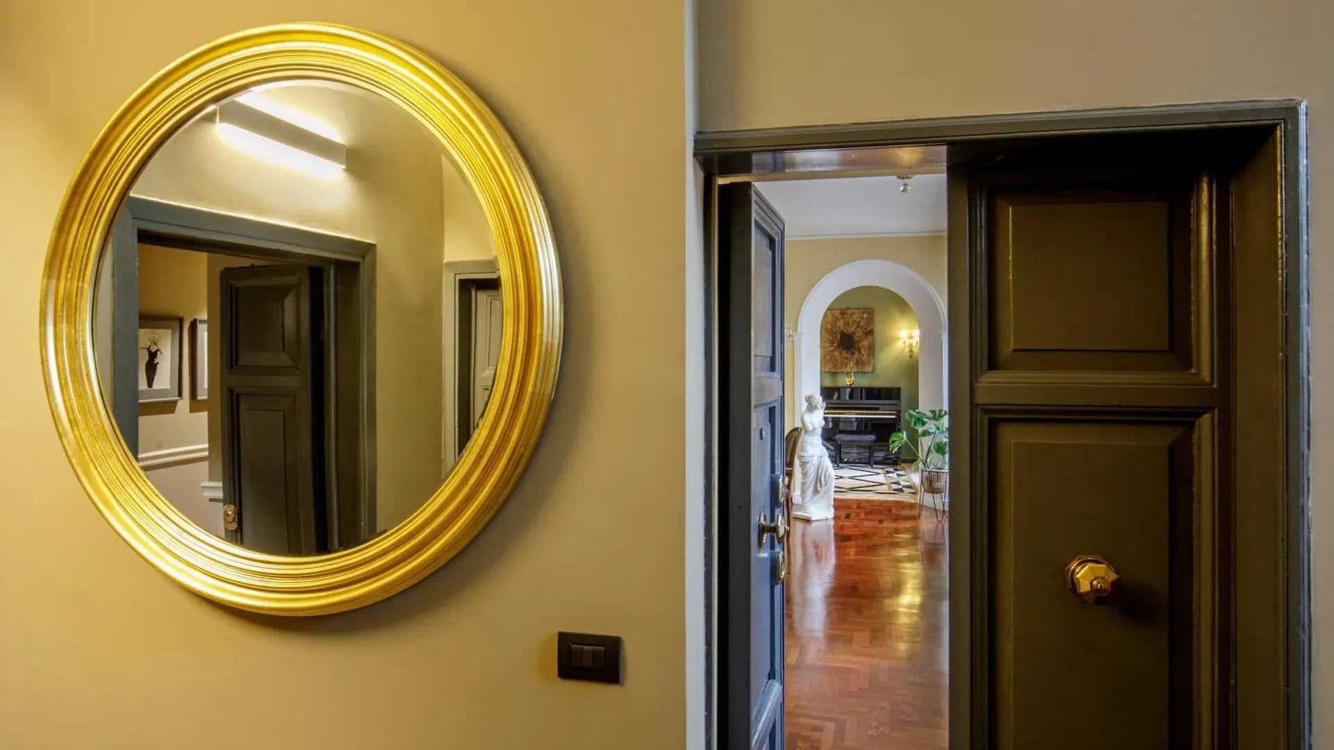 Condotti Spanish Steps Ambassador Apartment Rome