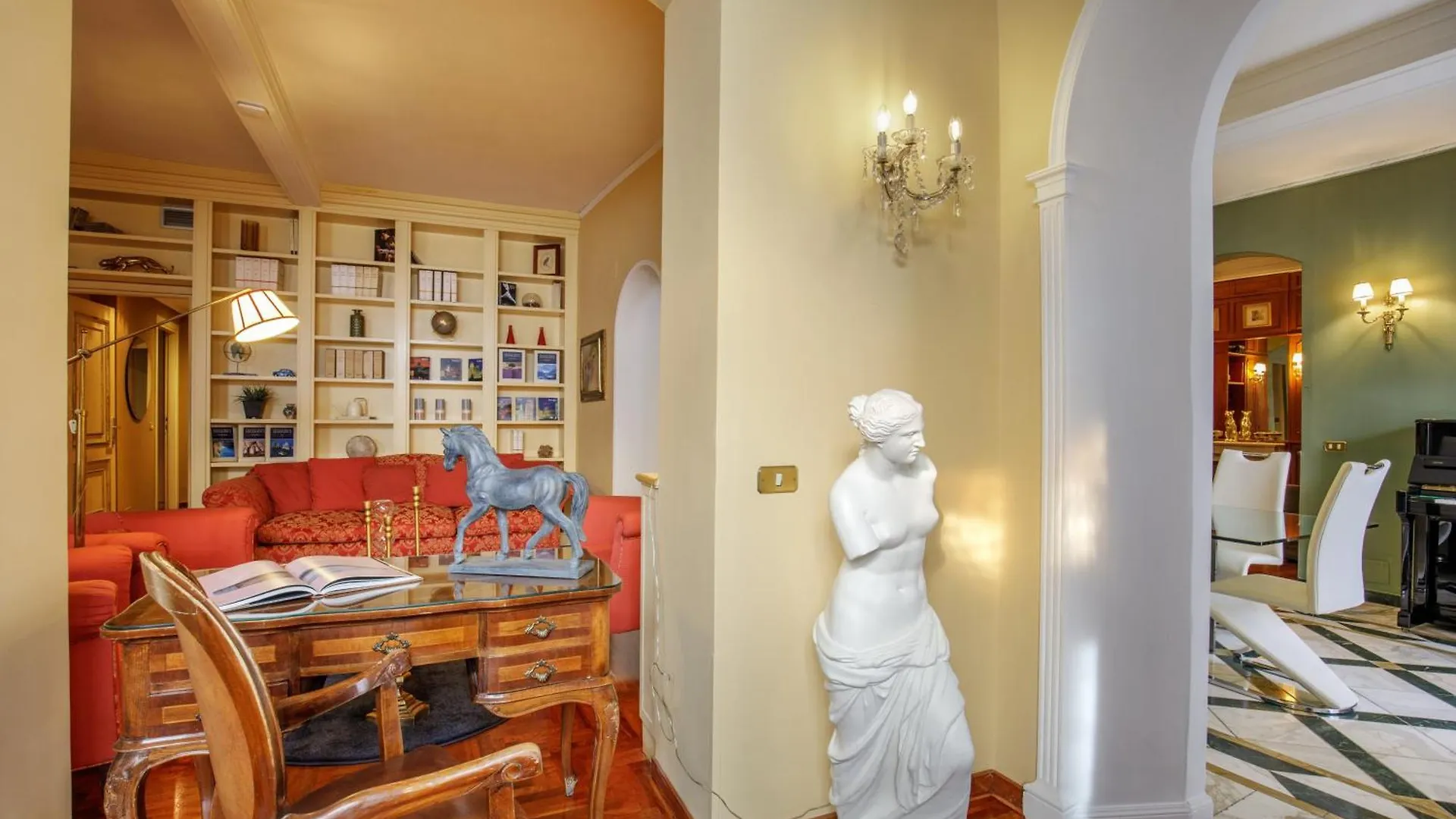 Condotti Spanish Steps Ambassador Apartment Rome