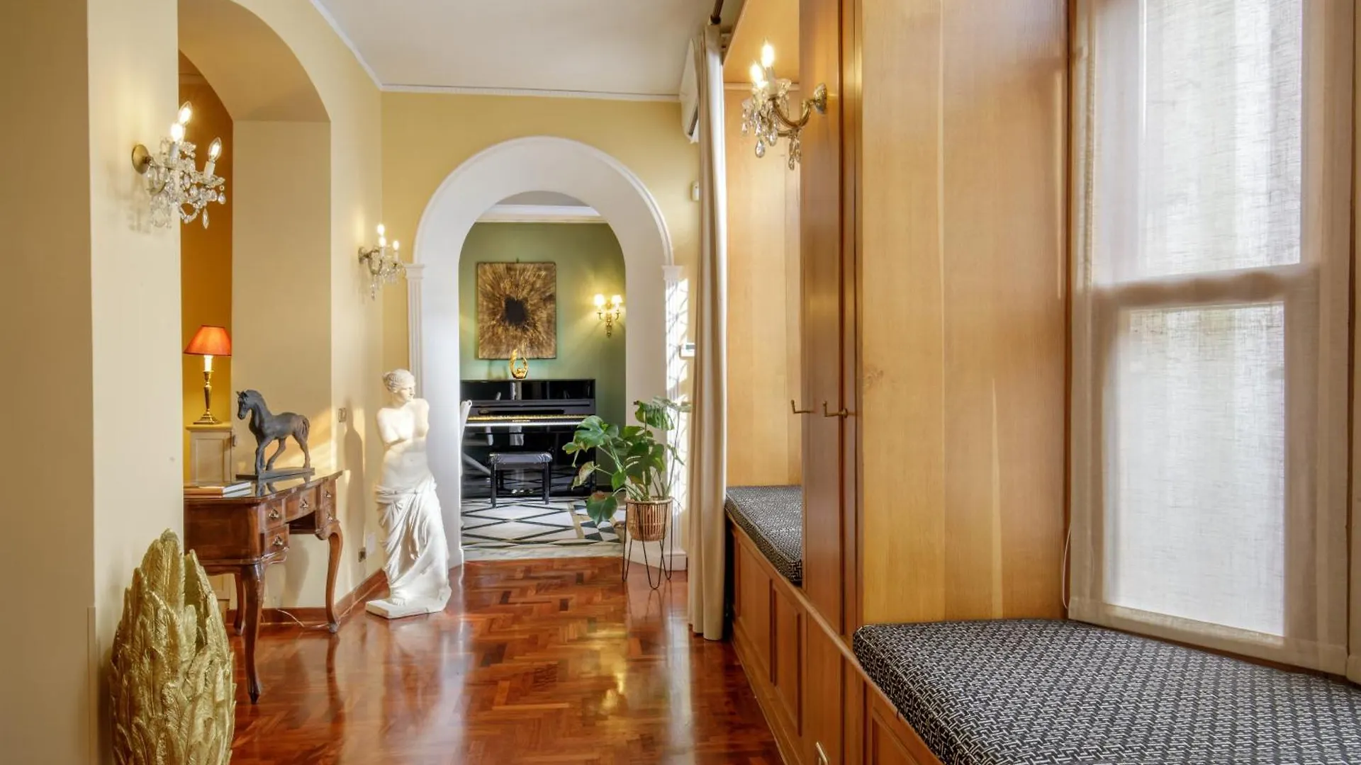 Condotti Spanish Steps Ambassador Apartment Rome 0*,  Italy